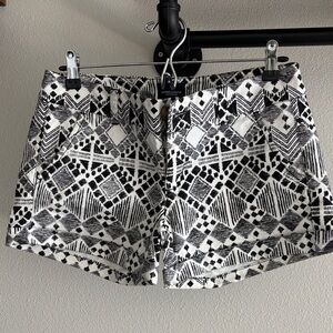 American Eagle Black & White Geometric Shorts